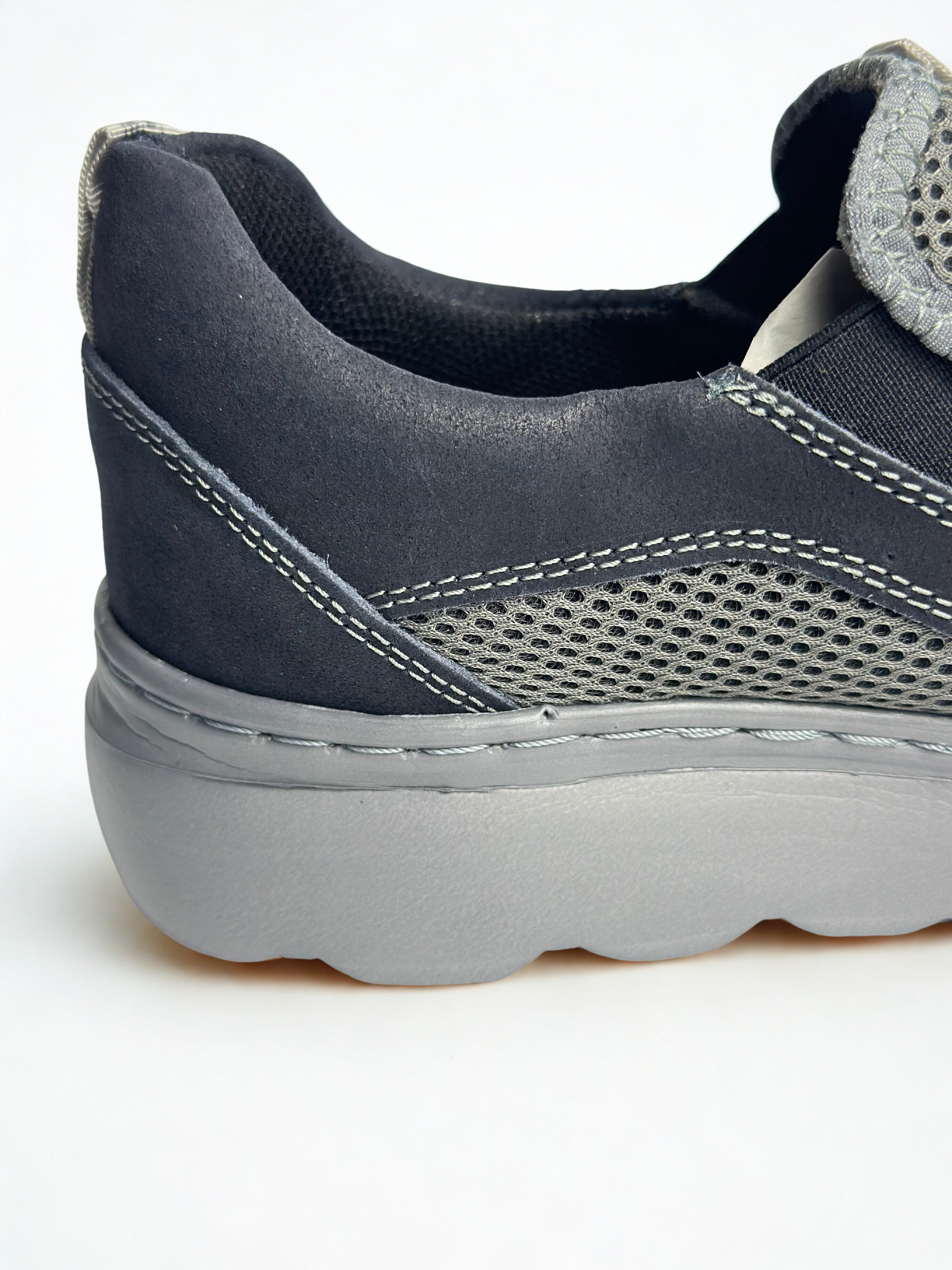 skeachers good gris