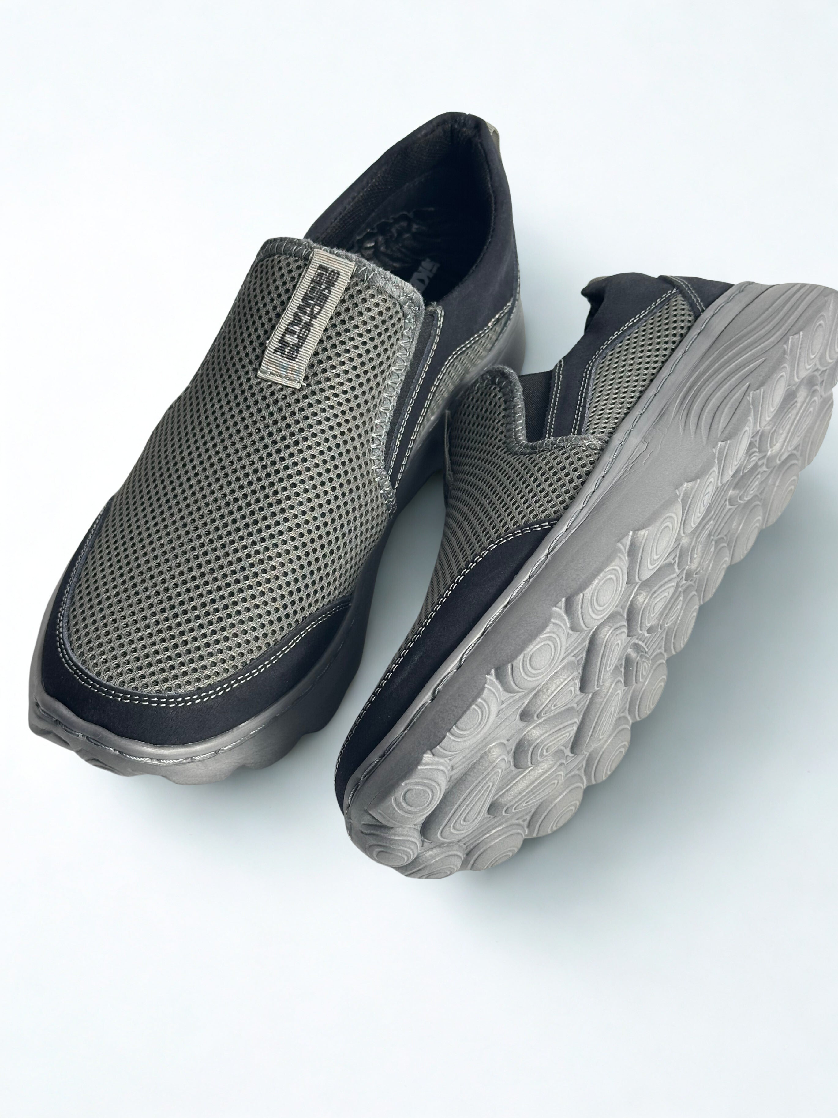 skeachers good gris